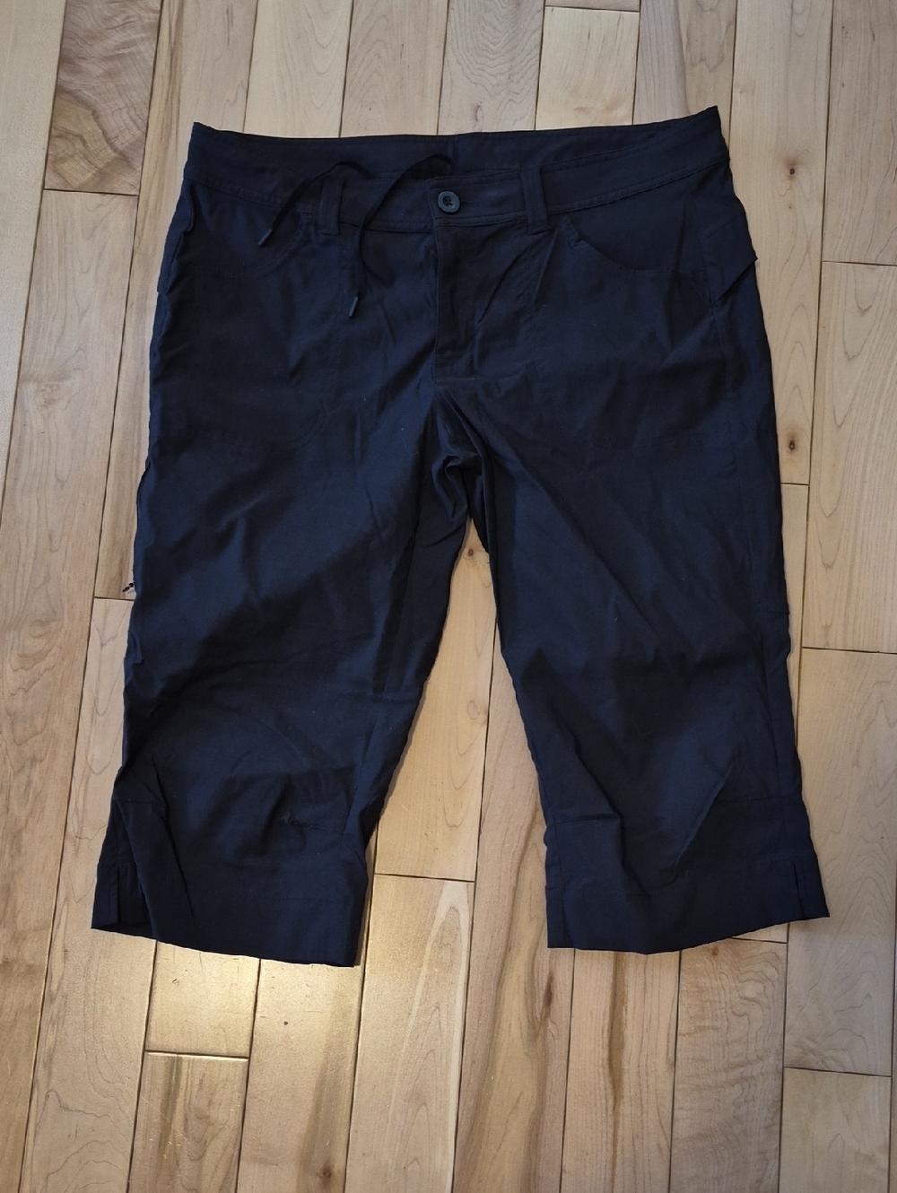 MEC Women's Size 14 Black Flat-Front Casual Shorts
